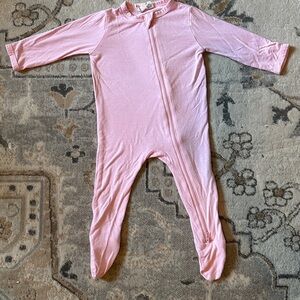 Kyte bamboo 3-6mo light pink zip up footie bodysuit